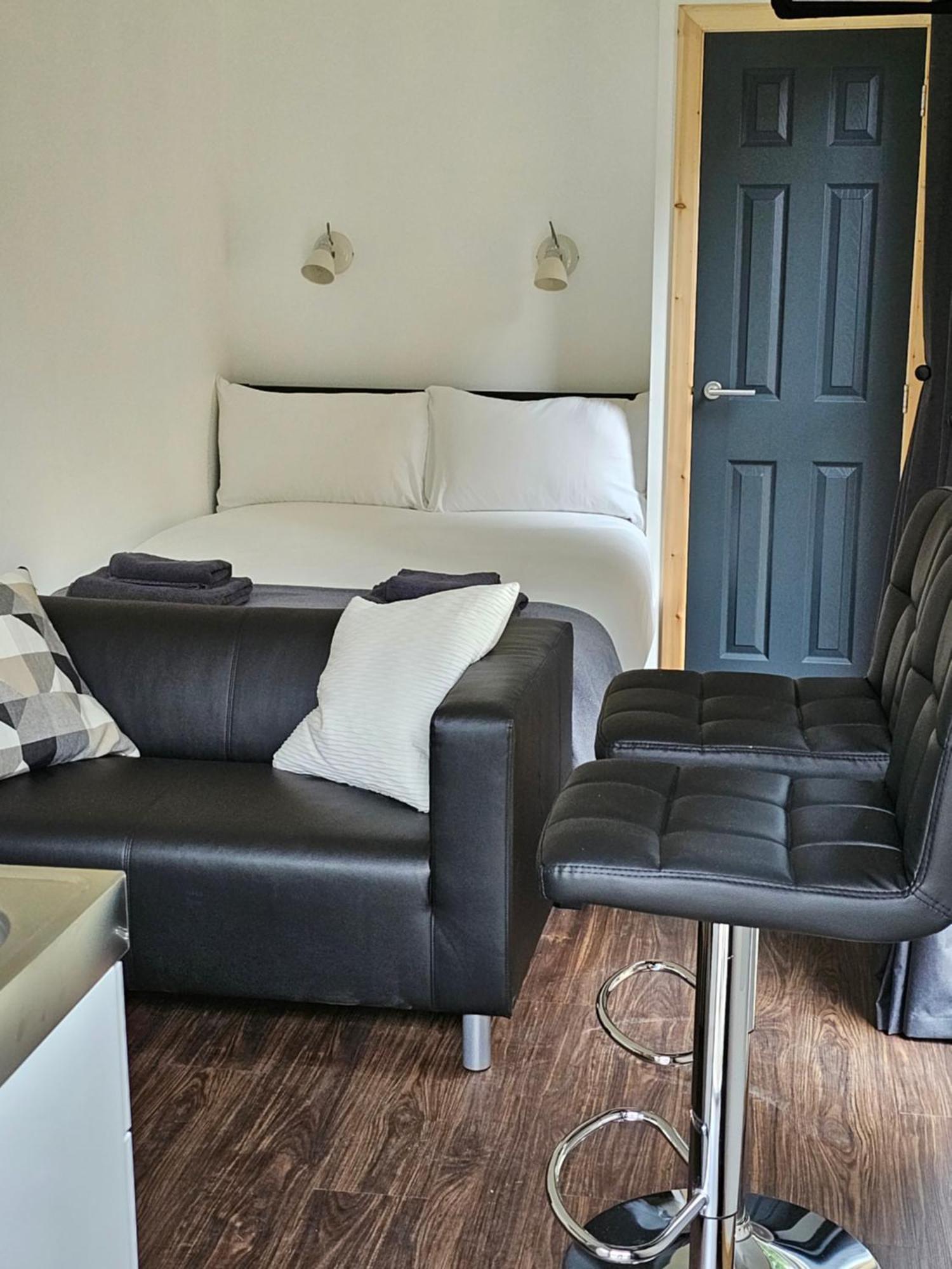 A Unique Experience In A Converted Shipping Containers, Glamness Is Adults Only Inverness Exterior foto