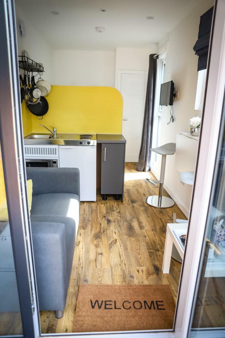 A Unique Experience In A Converted Shipping Containers, Glamness Is Adults Only Inverness Exterior foto